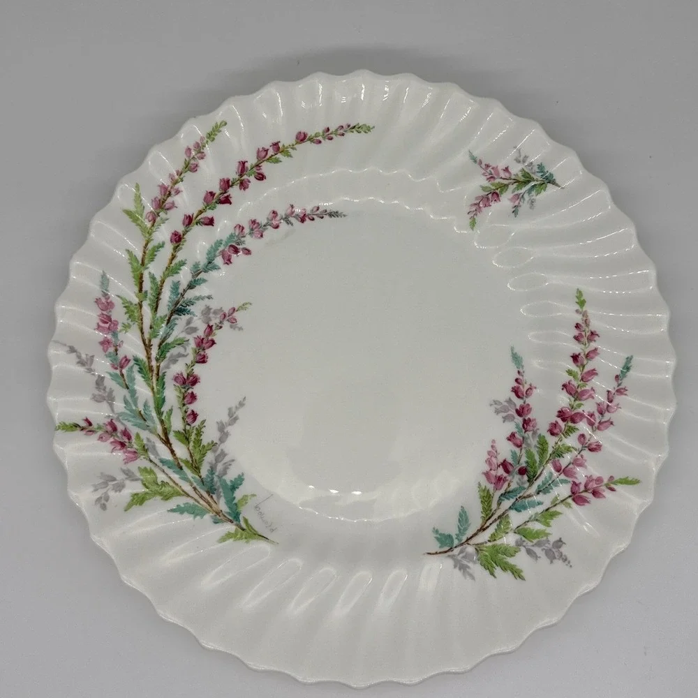Royal Doulton Bell Heather H4828 Bone China Dinner Plate Scalloped Swirl 10.5